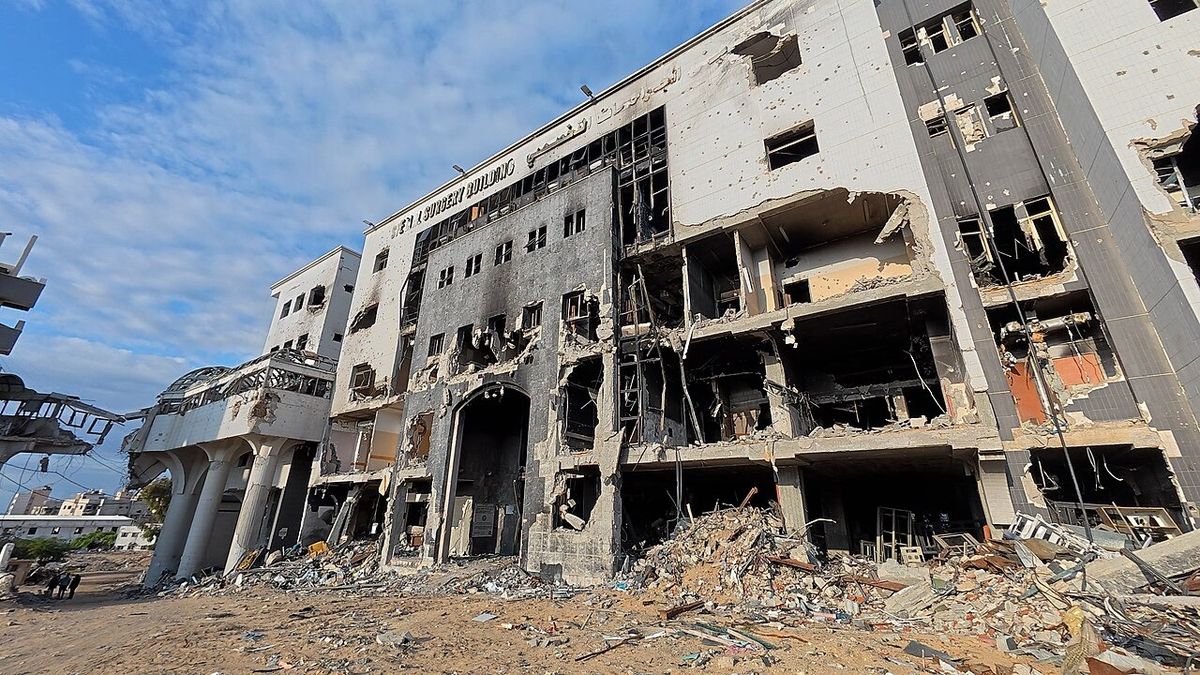 مستشفى في غزة بعد القصف - المصدر:  wikimedia  commons-  Jaber Jehad Badwan
