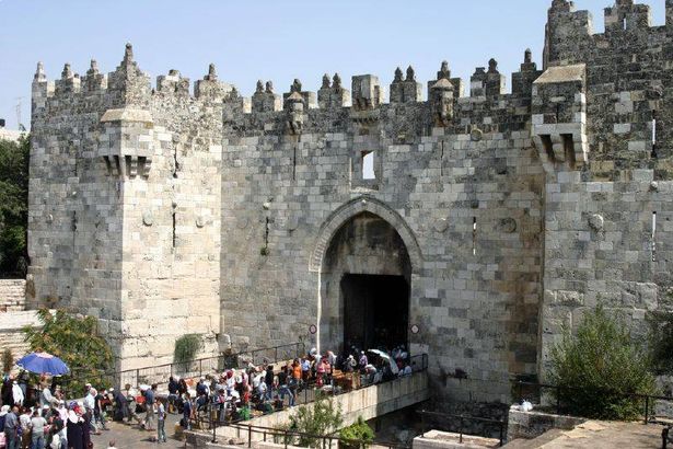 تجدد الاعتداءات على الفلسطينيين في باب العامود واعتقالات في الضفة