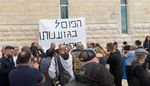 على اليمين صورة لقادة المشتركة - لقطة شاشة (خاصة بالشمس)

على اليسار صورة من اجتماع التشاور للتجمع