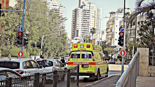 الوصف: سيارات إسعاف نجمة داوود الحمراء في مدينة بيتح تكفا.

الترخيص: Creative Commons Attribution-ShareAlike 4.0 (CC BY-SA 4.0)