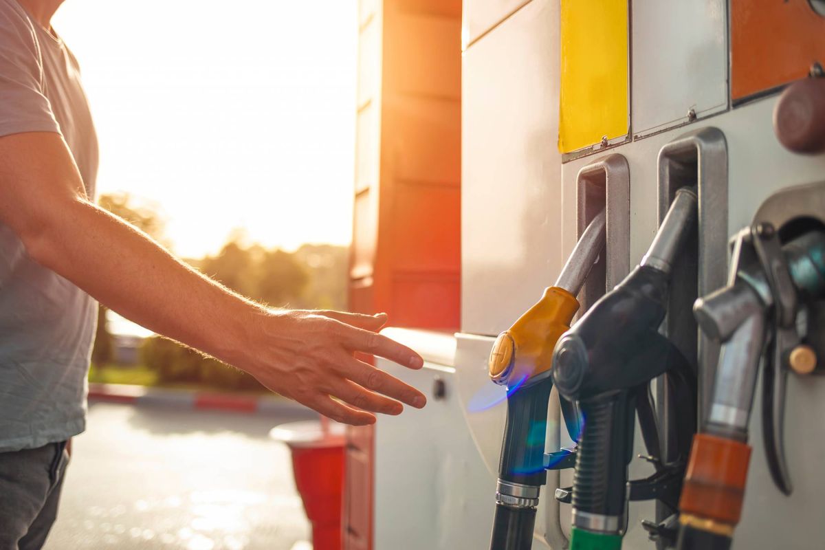 تخفيض الضريبة على البنزين خلال شهر يونيو حزيران 2023