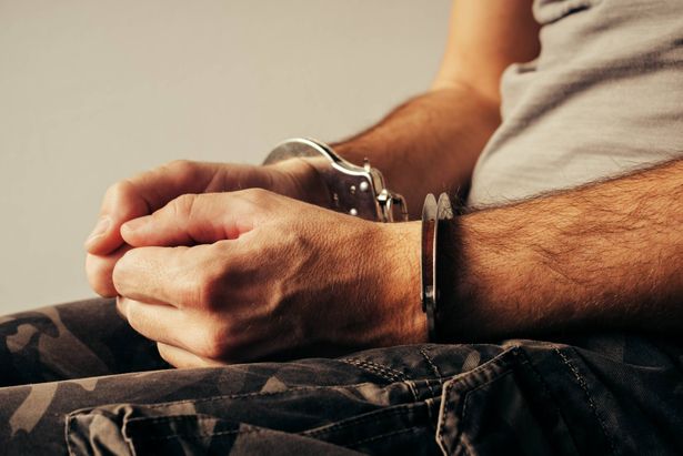 اعتقال مشتبه من القدس بتنفيذ مخالفات جنسيّة بحق بناته القاصرات!