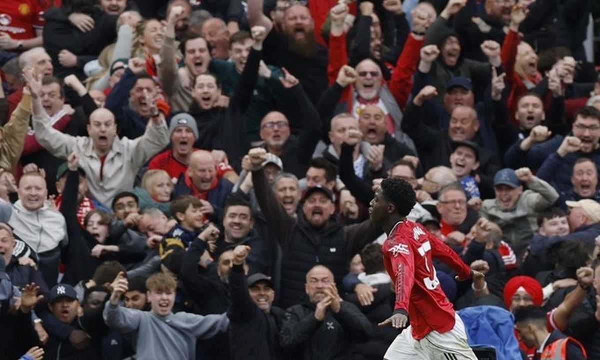 ماينو - الصورة من الحساب الرسمي لبريميرليغ - @premierleague