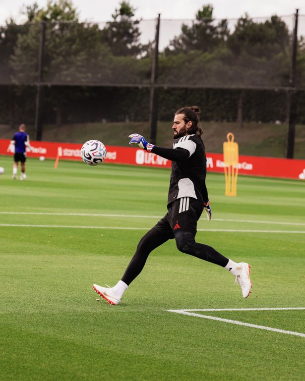 أليسون بيكر، حارس مرمى ليفربول، الصورة من الحساب الرسمي للنادي على منصة إكس- @LFC