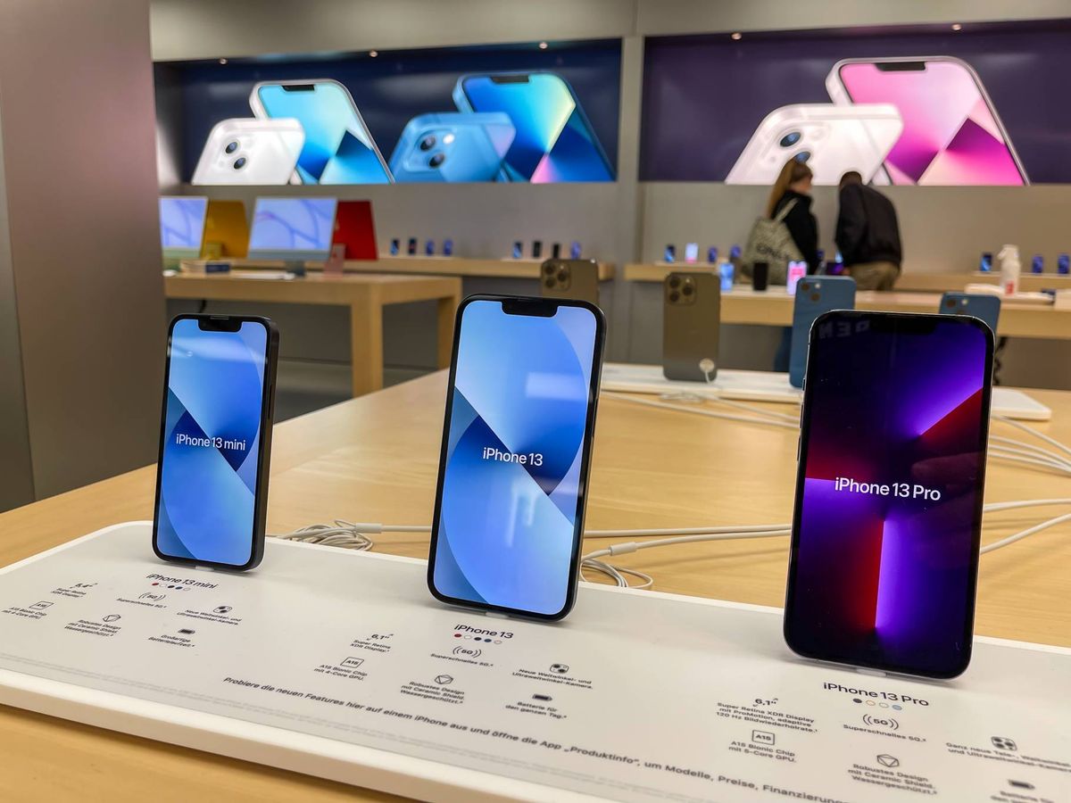 أبل تصدر تحديثًا ل iPhone 12 فى فرنسا لمعالجة مخاوف الإشعاع