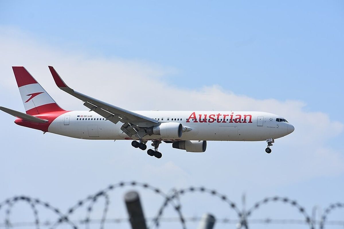 طائرة من طراز بوينغ 767 تابعة للخطوط الجوية النمساوية (Austrian Airlines)
المصدر: Trajcinema عبر ويكيميديا كومنز (CC BY 4.0)