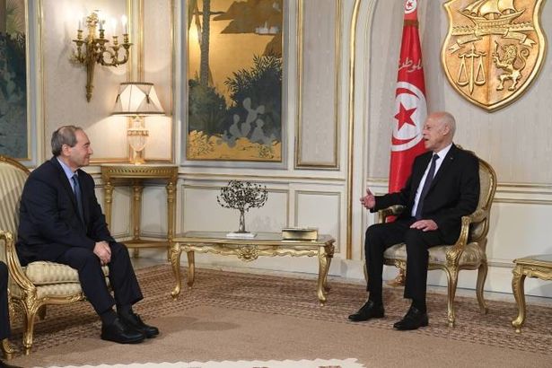 لقاء قيس سعيّد مع فيصل مقداد، وزير الخارجية في سوريا (تصوير الرئاسة التونسية) 