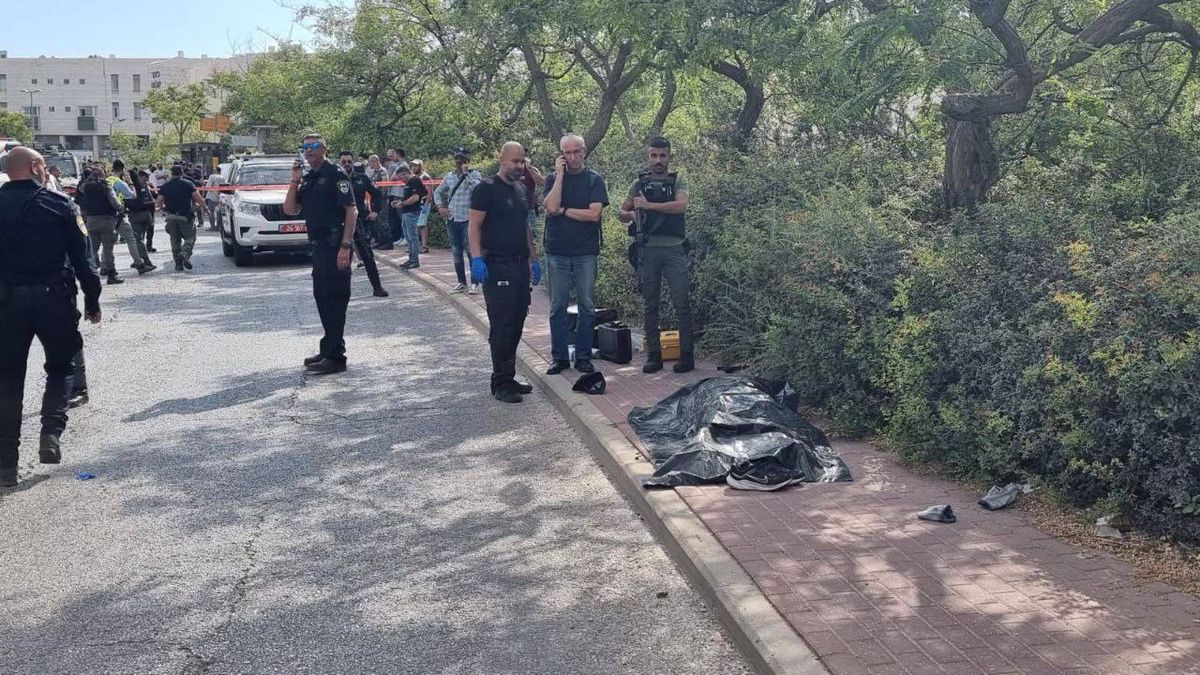 معاليه أدوميم: إصابة 5 أشخاص بعملية إطلاق نار، والصحة الفلسطينية  تؤكد "استشهاد المنفذ"