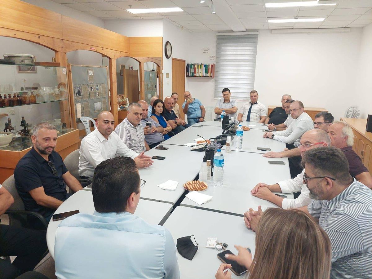الطواقم الطبية وطاقم الموظفين الإداريين في مستشفى الانجليزي يعودون لمزاولة العمل