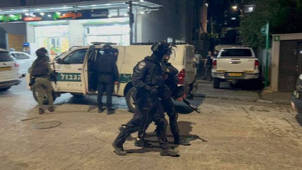 قمع مسيرة منددة بالحرب على غزة في أم الفحم 