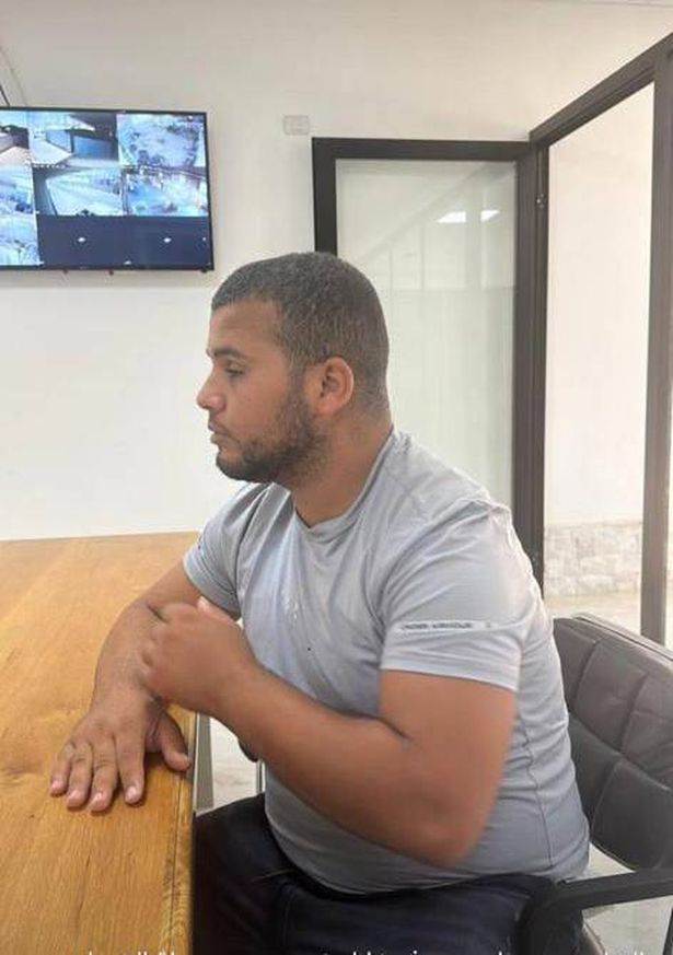 "تبخل الحكومة على بلداتنا بالكهرباء ولا تبخل الشّرطة أن تضرب أجسادنا بالكهرباء"
