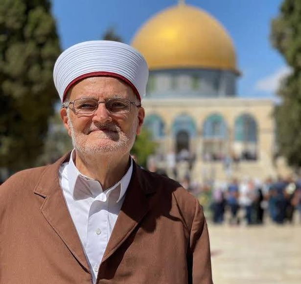 الشيخ عكرمة صبري - وسائل التواصل