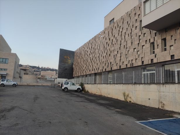 مبنى بلدية الناصرة، بلدة فريق مكابي أخاء الناصرة (تصوير: Nizzan Cohen / ويكيميديا كومنز، CC BY 4.0)