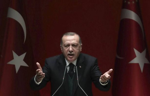 الرئيس التركي رجب طيب اردوغان خلال خطاب امام حزب العدالة والتنمية الحاكم في انقرة، 31 مارس 2018 (ADEM ALTAN/AFP)