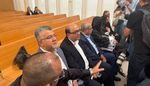 من اليمين: صورة من المظاهرات أمام المحكمة العليا قبيل انطلاق جلسات النظر بطلبات الشطب (خاص بالشمس)

على اليسار: صورة من داخل المحكمة العليا (خاص بالشمس)