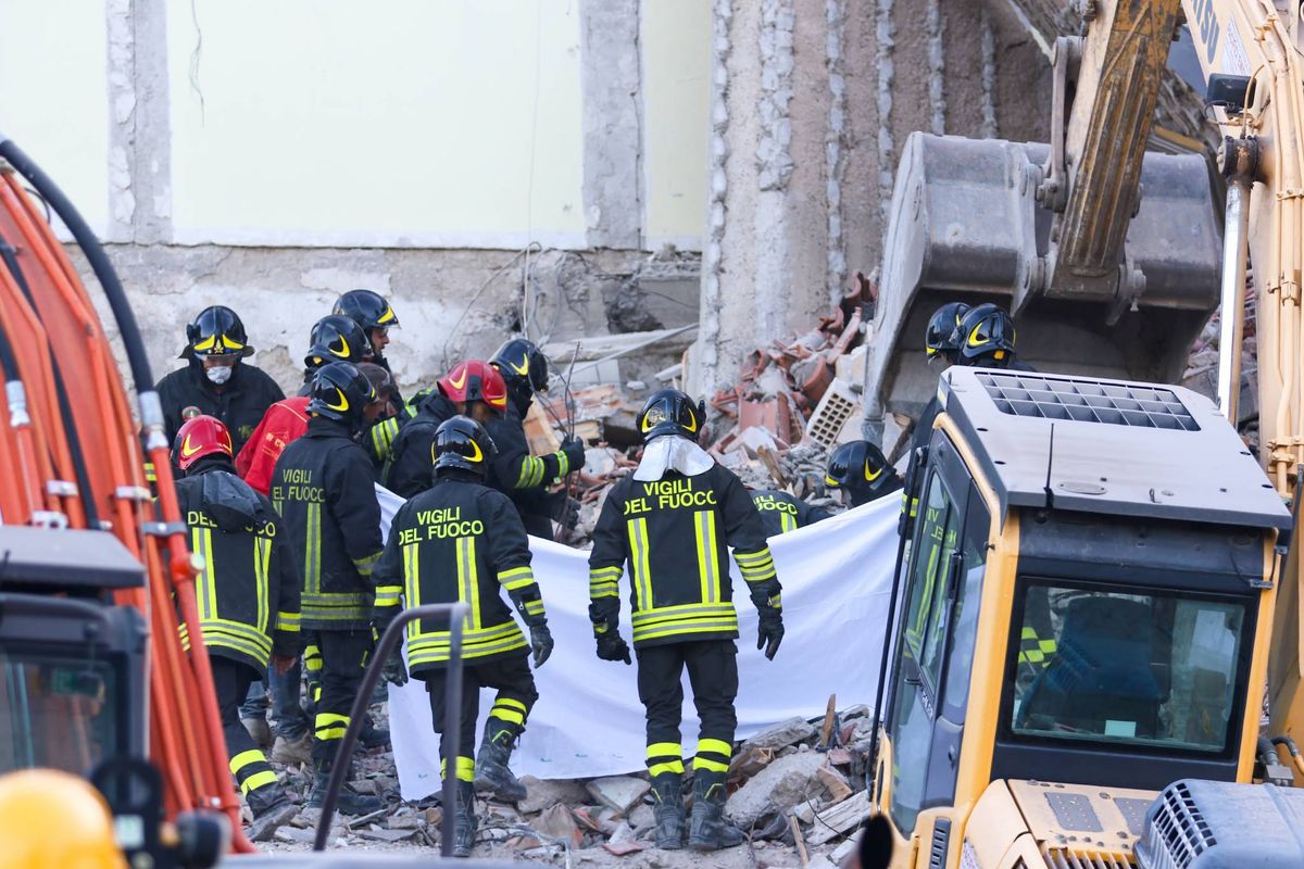 هزة ارتدادية جديدة بقوة 4.8 درجات تضرب وسط المغرب 