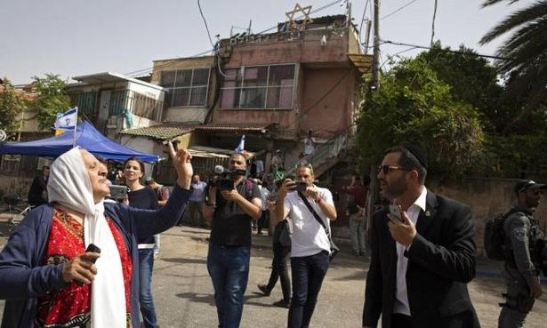 عبد اللطيف القانوع لإذاعة الشمس: "إنّ اسرائيل تتحمل المسؤولية عن سلوكها في حي الشيخ جراح"..