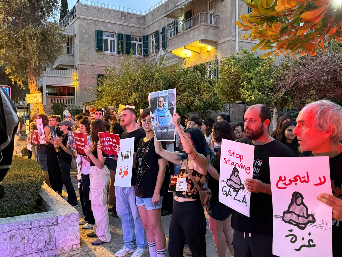 من الوقفة الاحتجاجية في حيفا - تصوير مراسلة الشمس زهرة سعيد  