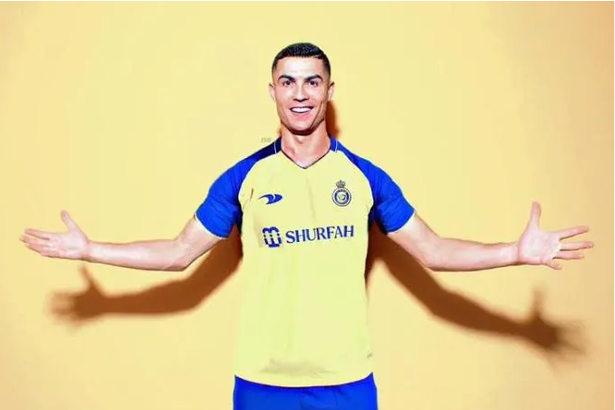 رونالدو يسجل رباعية ويقود النصر إلى صدارة الدوري السعودي